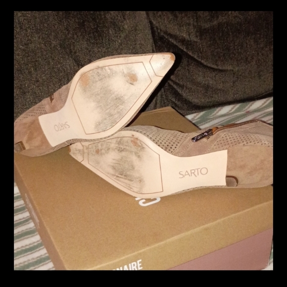 Franco Sarto "Bobbi" Perforated Suede Ankle Bootie Taupe Leather 7 M US - Picture 10 of 12